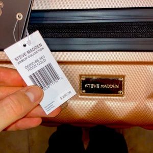 Steve Madden 24” Rose Gold Amour Collection